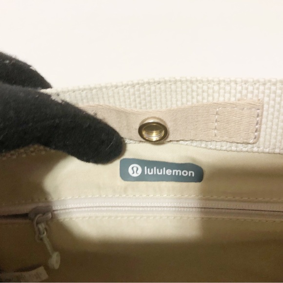 🌸New Lululemon Two Tone Small Tote Bag With Strap - Picture 4 of 11
